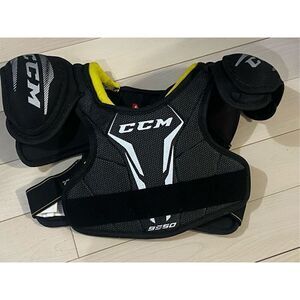 CCM TACKS 9550 MD Hockey Shoulder Pads Youth size M